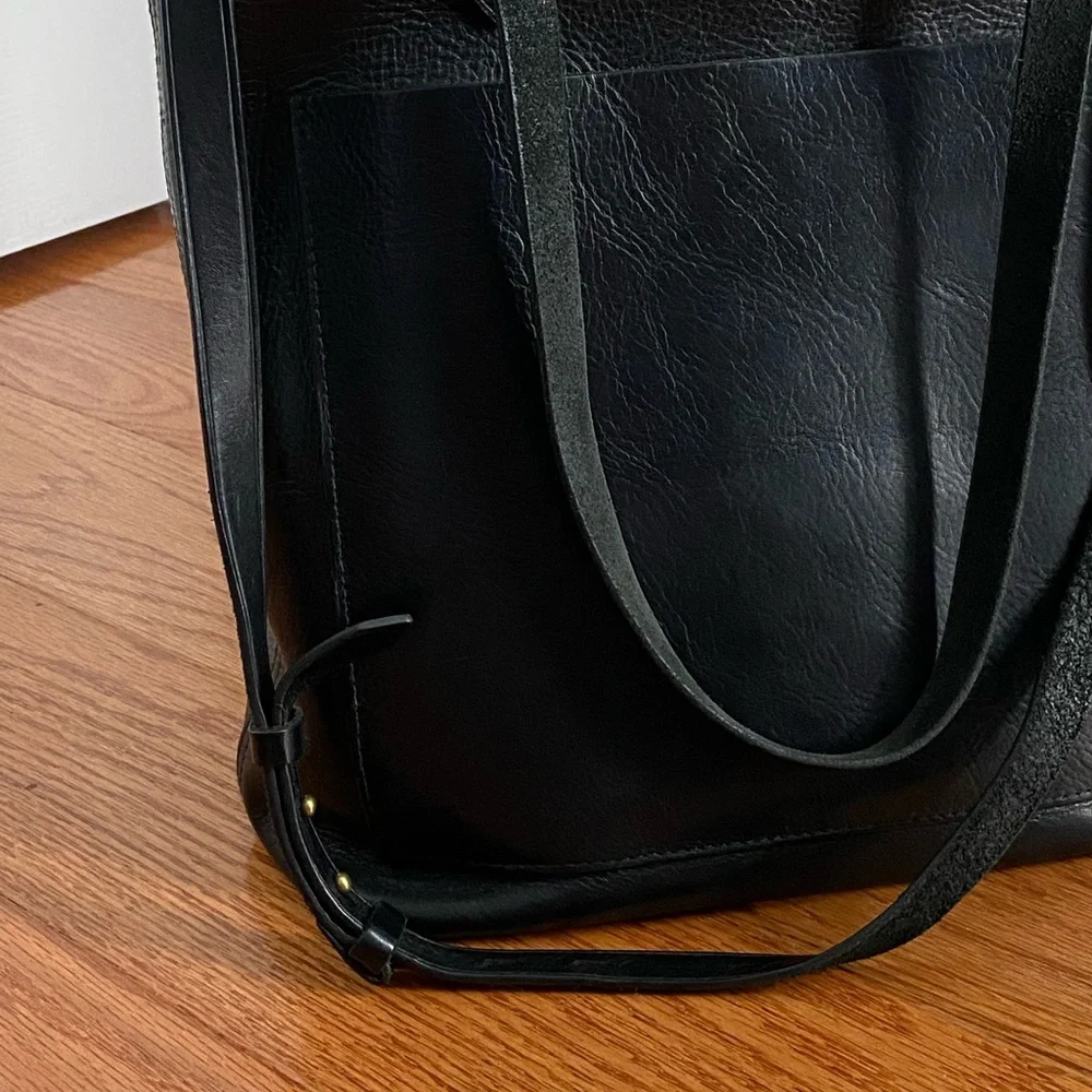 Madewell Medium Transport Tote Crossbody in Black - Picture 8 of 9